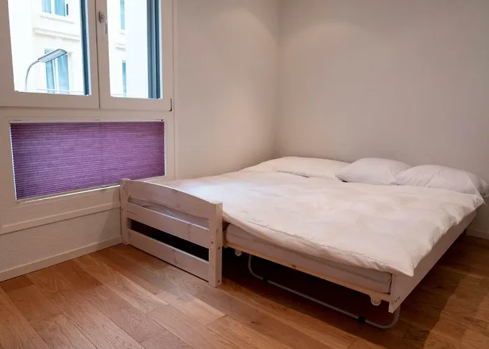 Family Near The Train Station * 브베